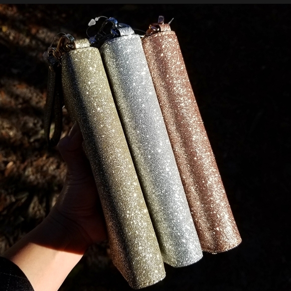 🔥LAST 1🔥NWT MK GLITTER LEATHER WRISLET WALLET - Picture 3 of 8